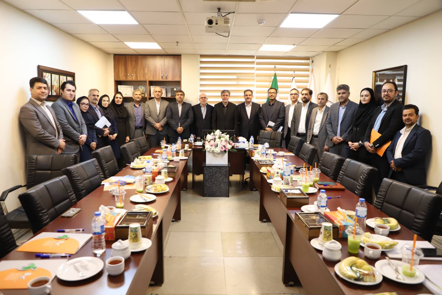 بازدید مدیرعامل بیمه ایران از شرکت ایده‌های تجارت هوشمند سیمرغ